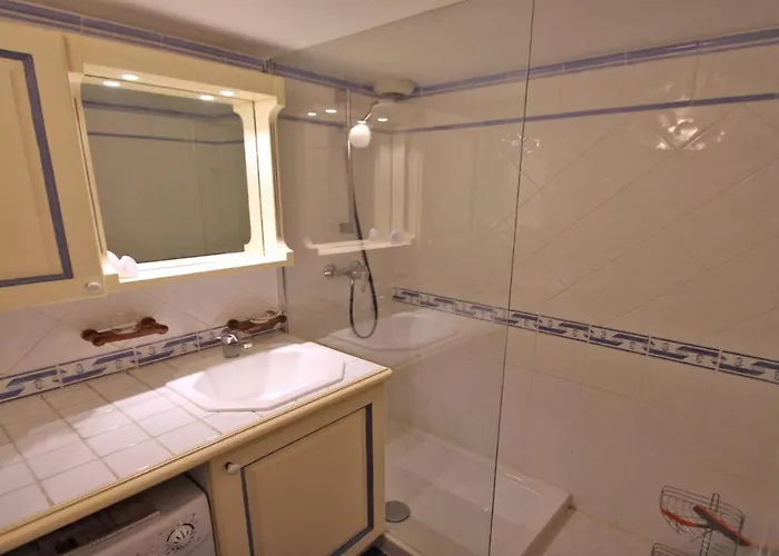 Port Marine 公寓 *