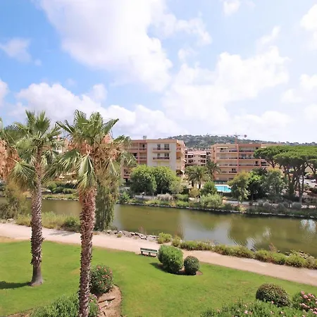 Port Marine - Climatises Et Piscine Dans La Sainte-Maxime
